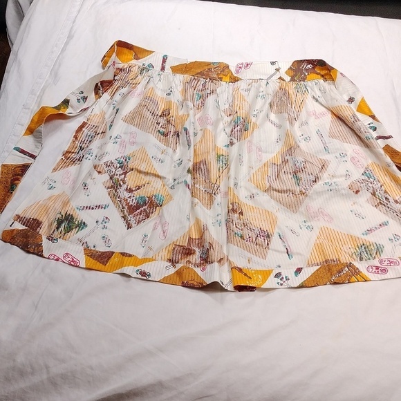 Vintage looking women's apron - Picture 5 of 9